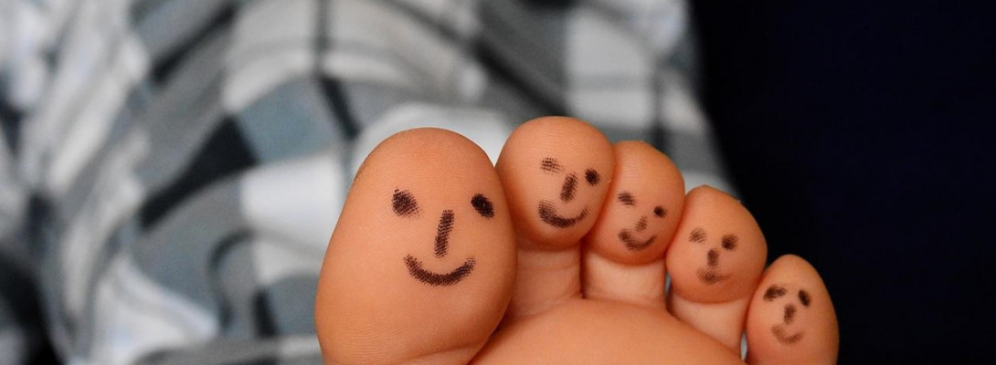 How to make money selling feet pictures?