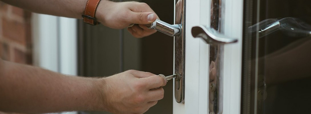 Wolf is at the door!