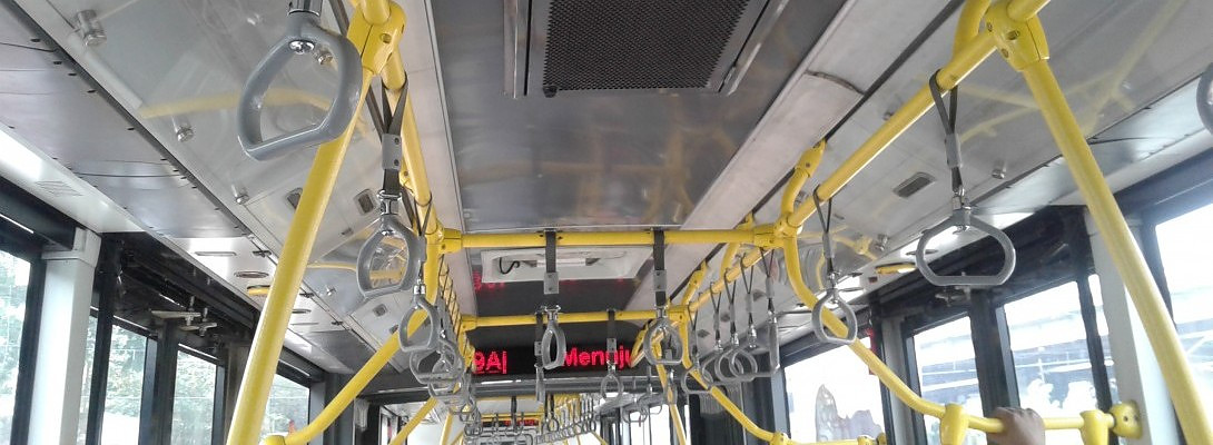 Dor two dor and close and open bus