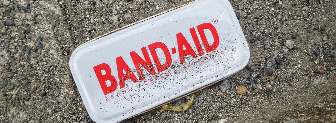 Finally figured out by accident who was putting ads on text words