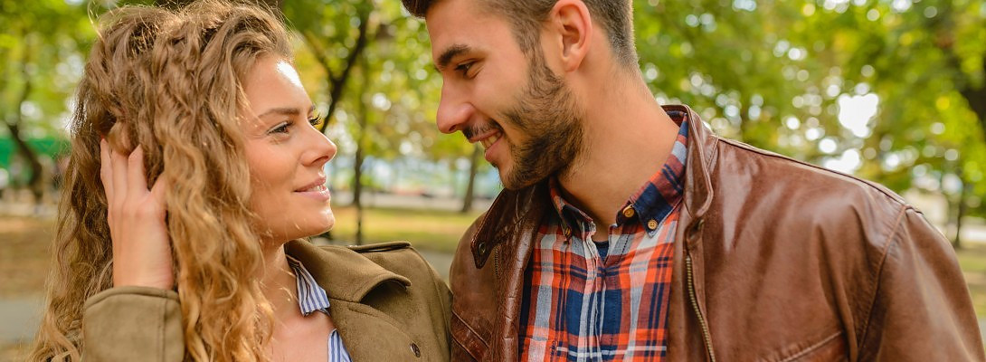 10 Ways Unobtrusive Flirting