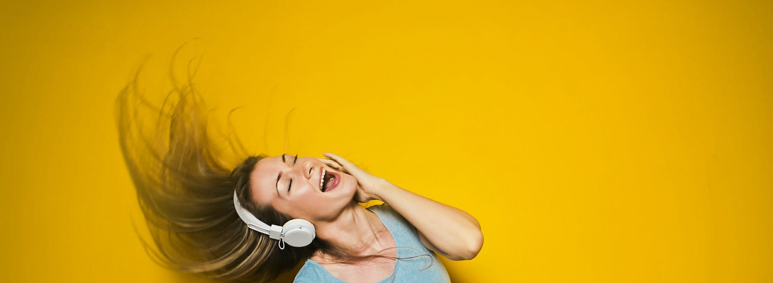 Put your noise cancelling headphone