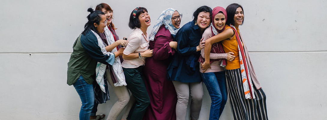 Smart Ladies Work Online